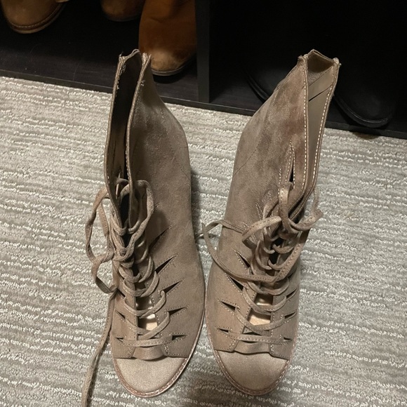 Ankle boots zip and tie up - brand new - size 7 - Picture 4 of 6